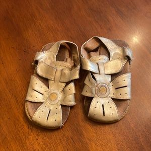 Girls size 9 Livie & Luca gold shoes